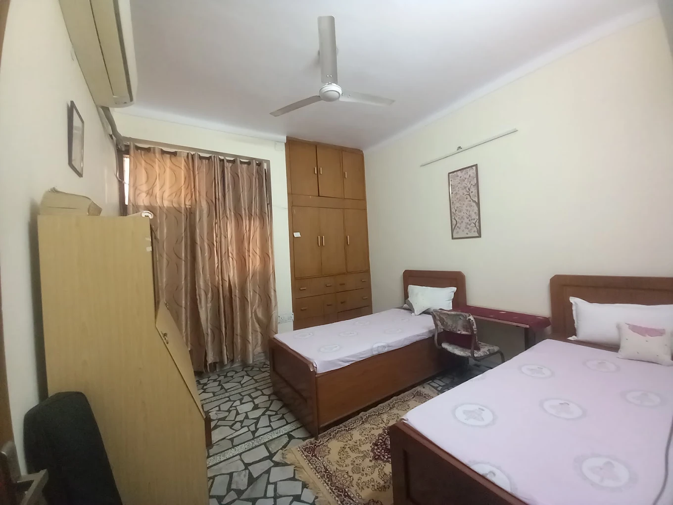 Standard twin room